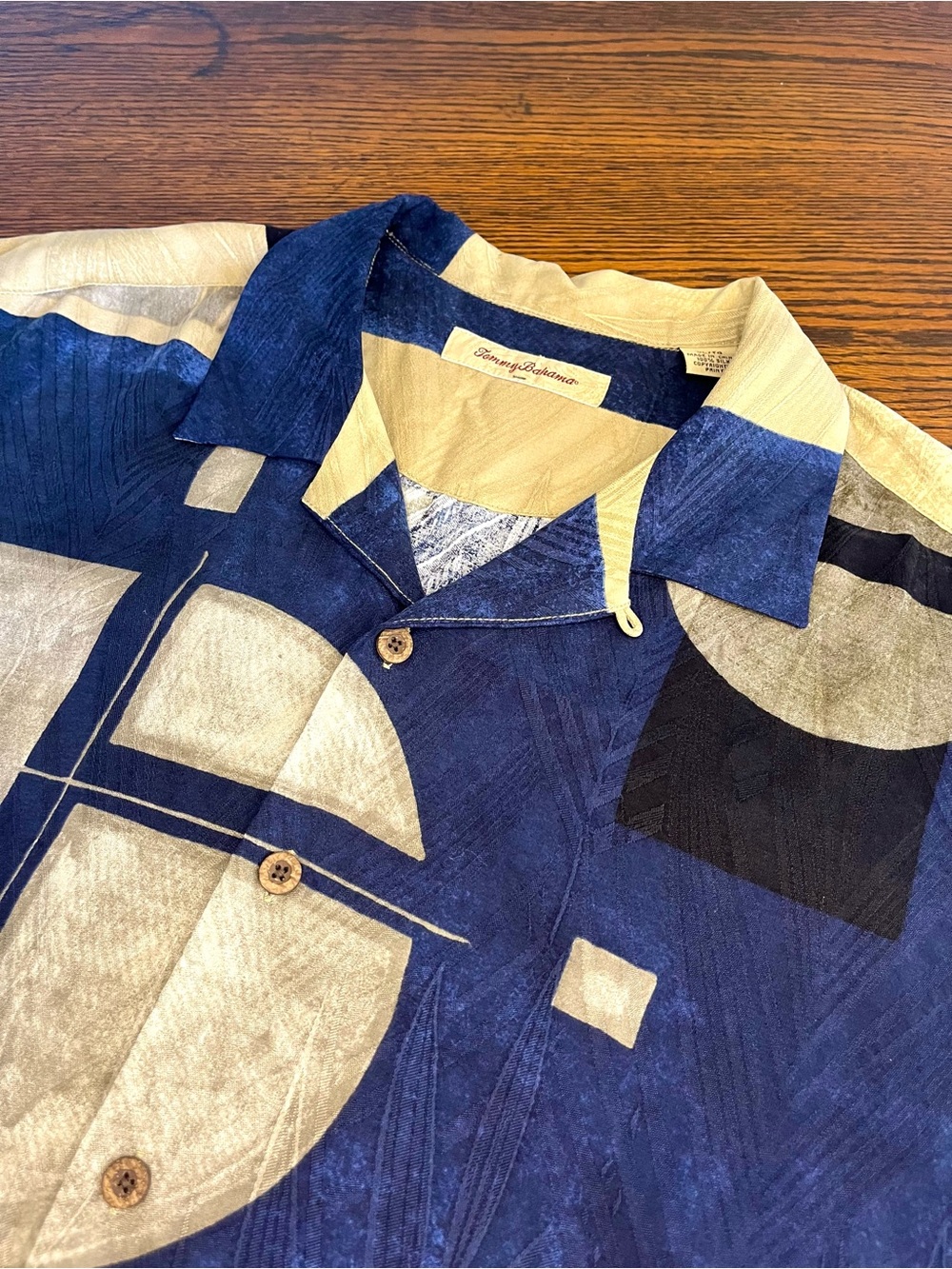 Tommy Bahama Shirt Mens Size XL Blue Silk Camp Hawaiian Abstract Cityscape